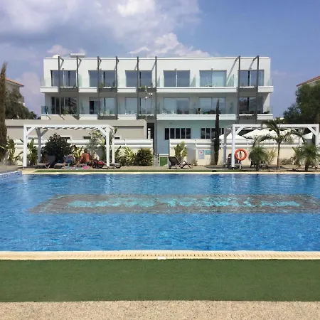Helena Paralimni