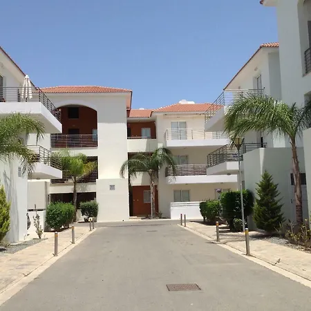 Helena Paralimni